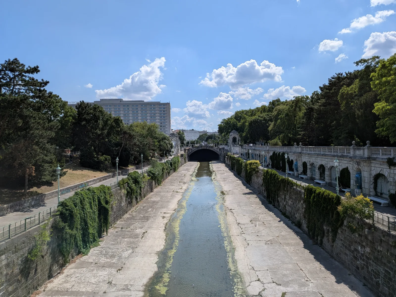 ウィーン川ポルタル