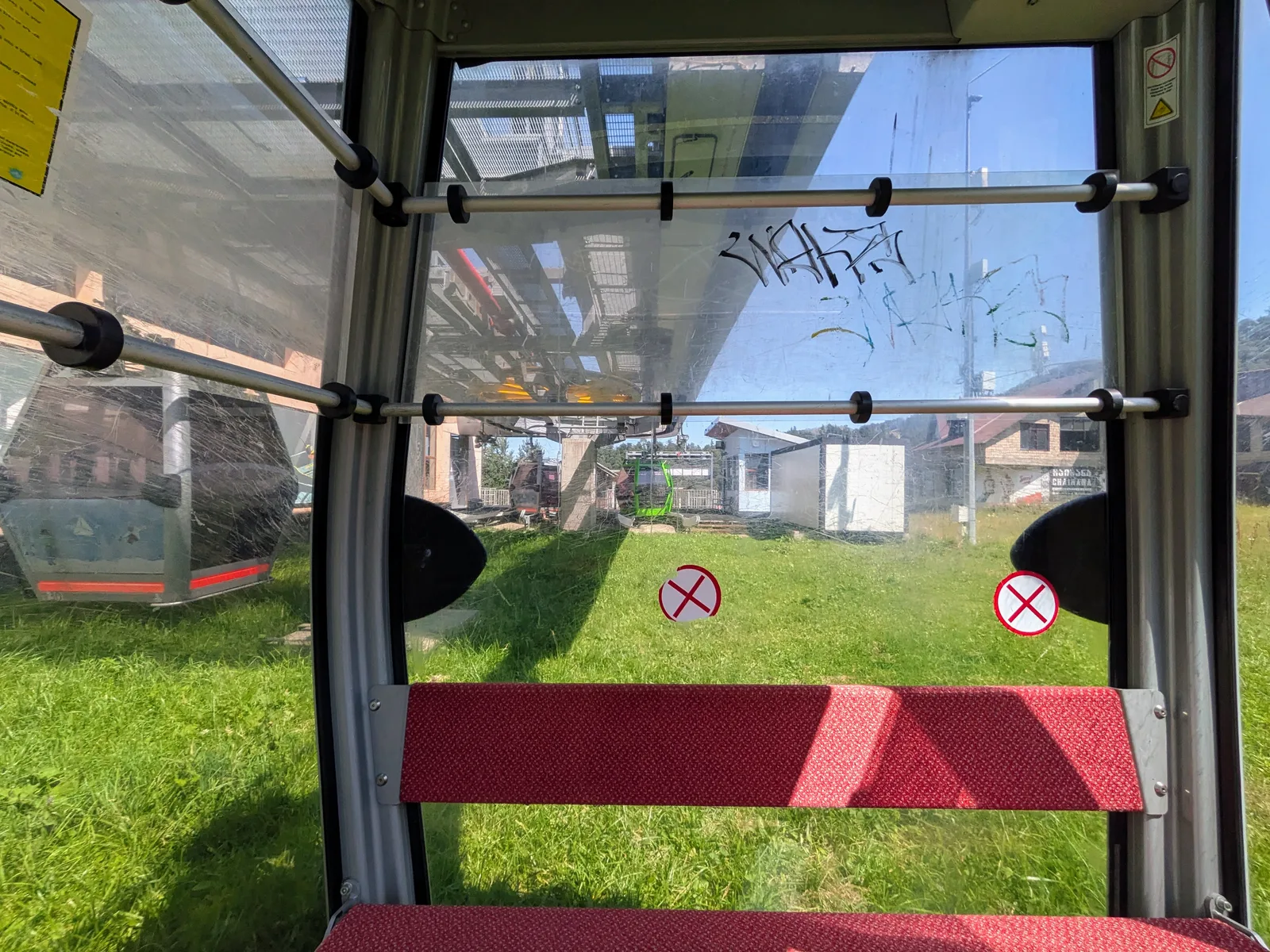 ゴンドラ内の山景色