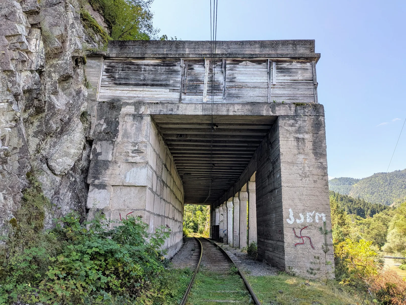 線路のトンネル