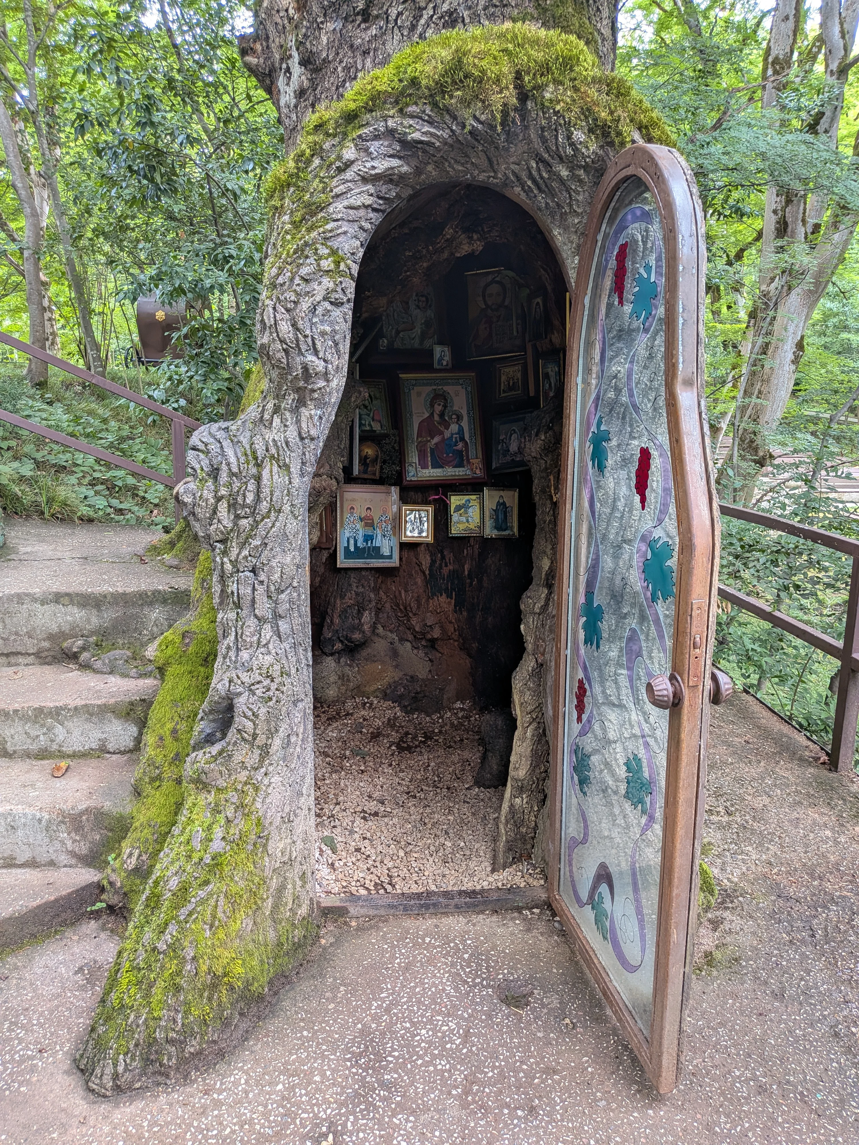 樹木内の小聖堂