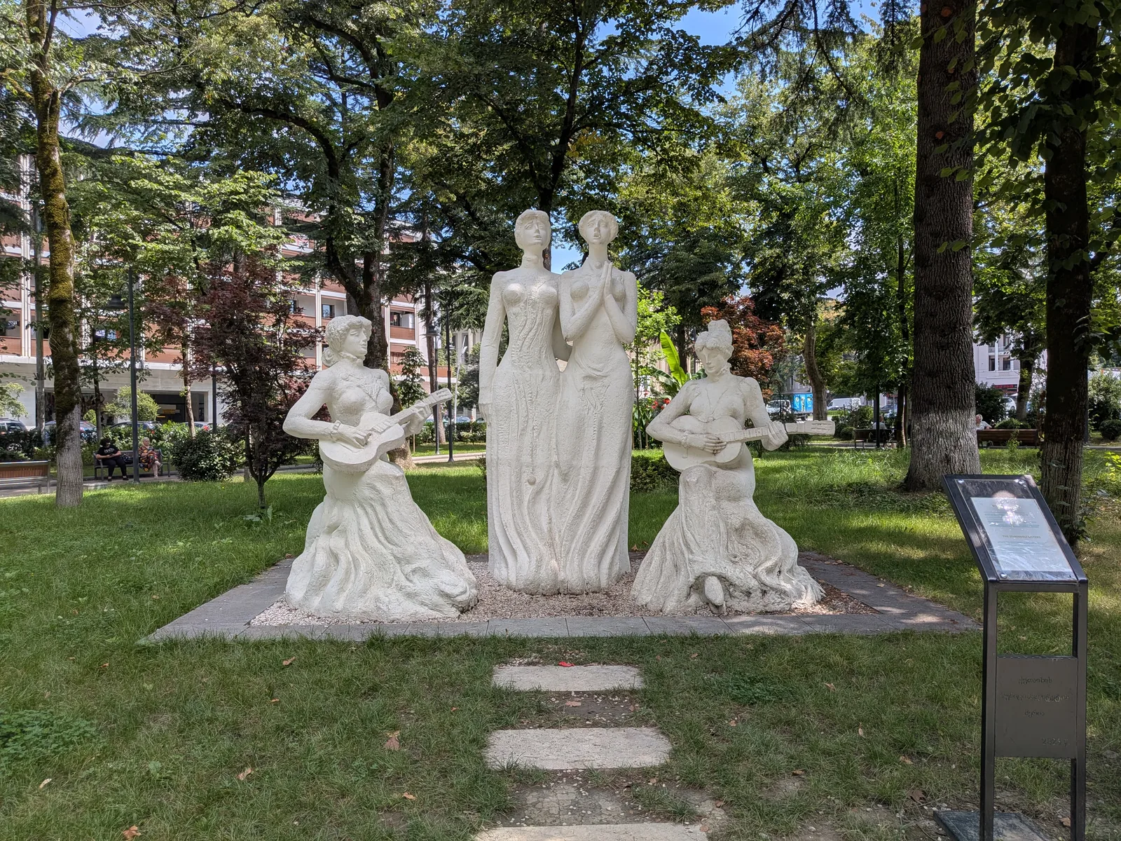 公園の音楽彫刻