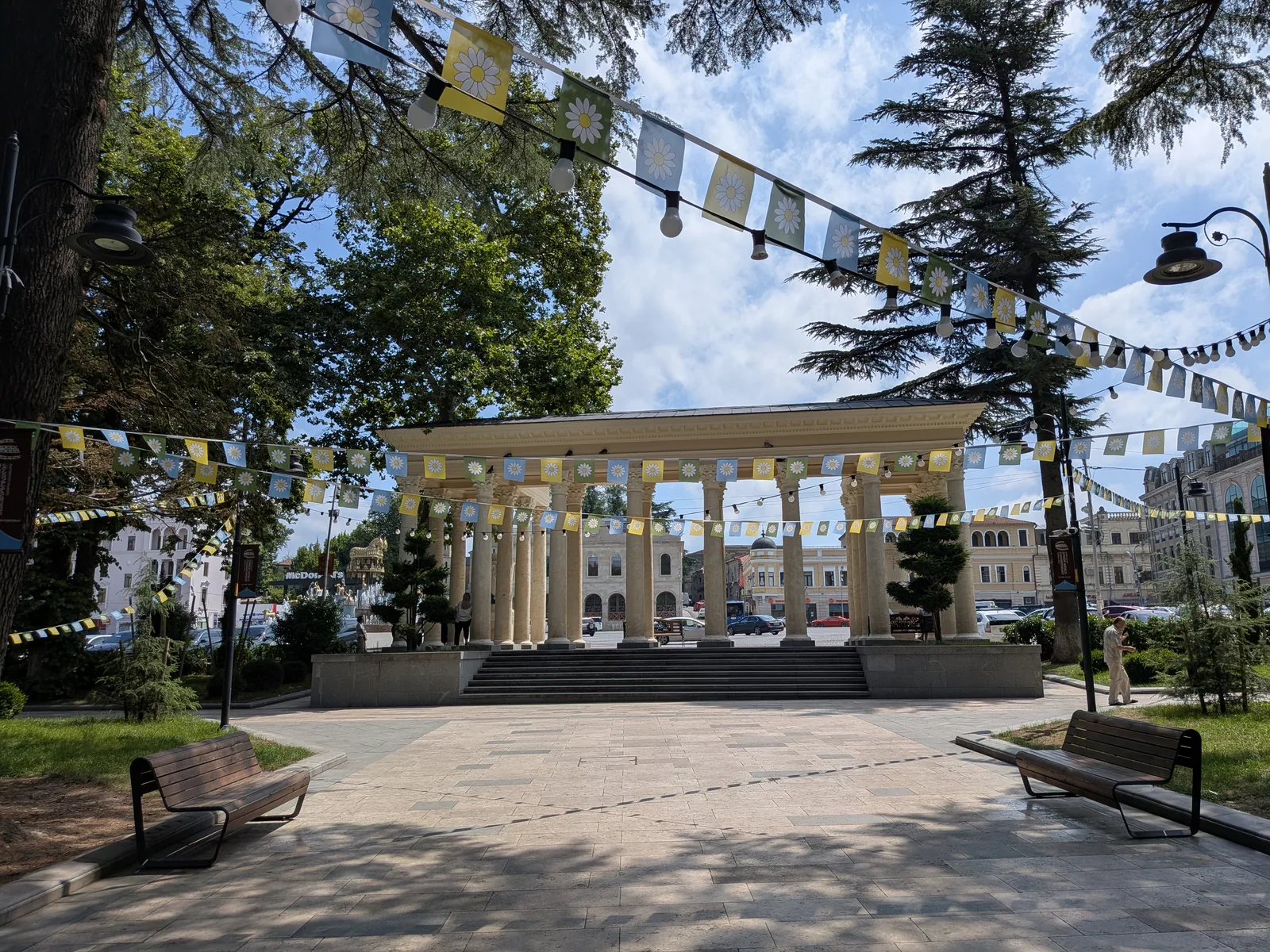 公園の列柱広場