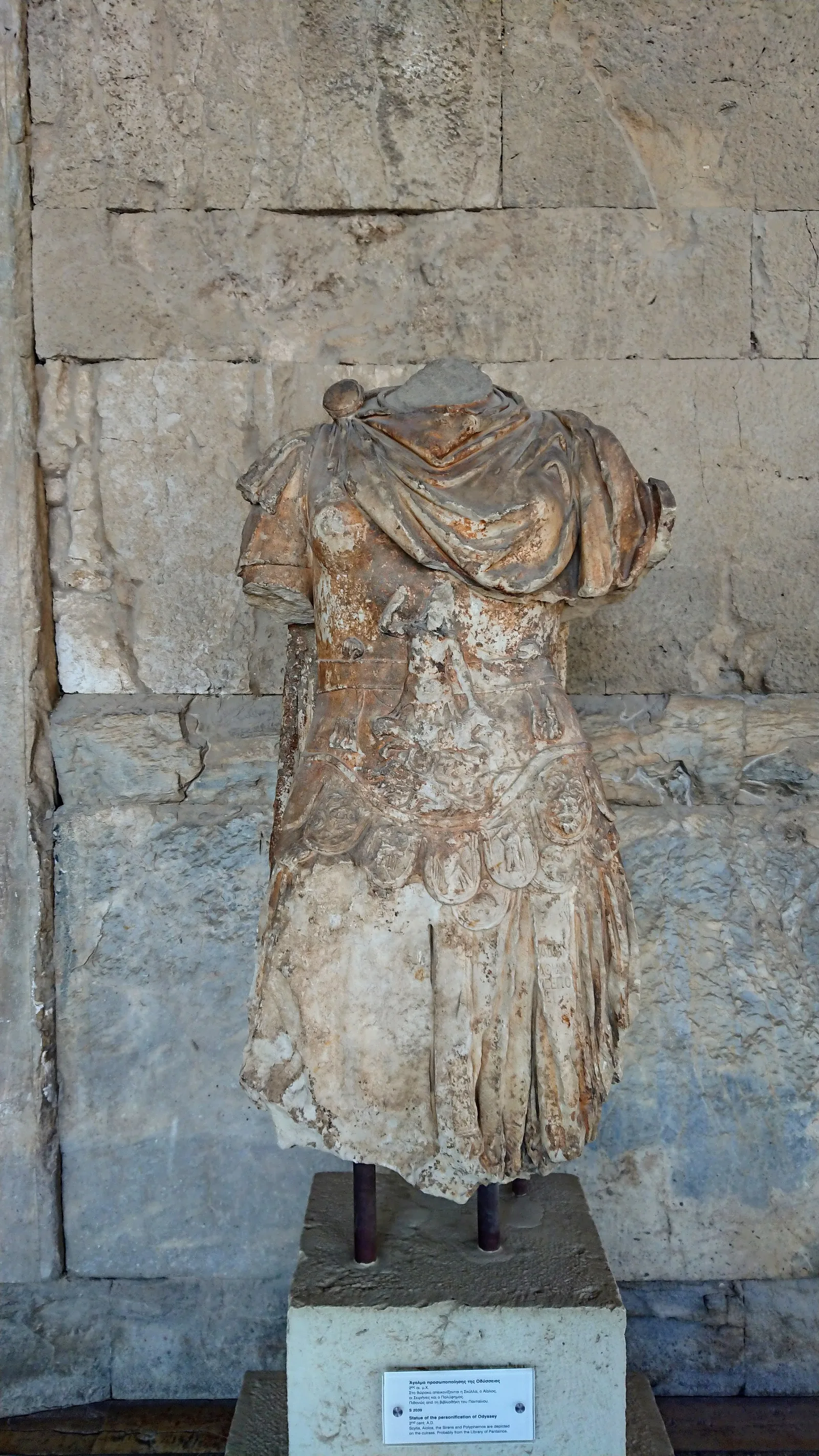 古代衣装の石像