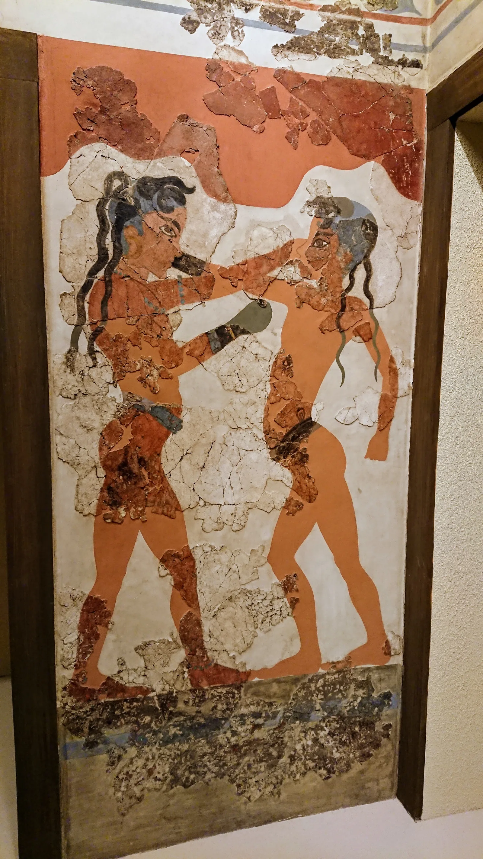 ボクシングをする少年たちの壁画