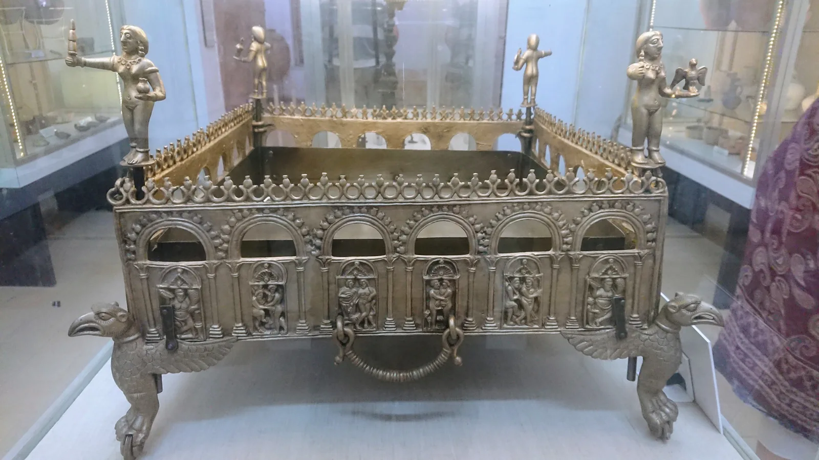 古代の金色装飾品