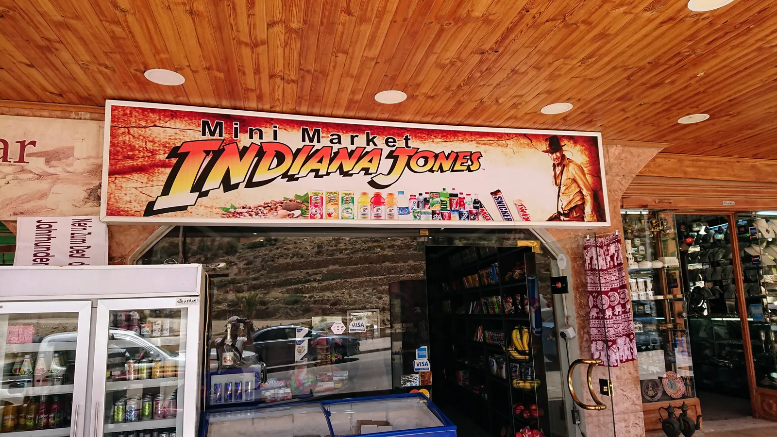 インディ・ジョーンズ店看板
