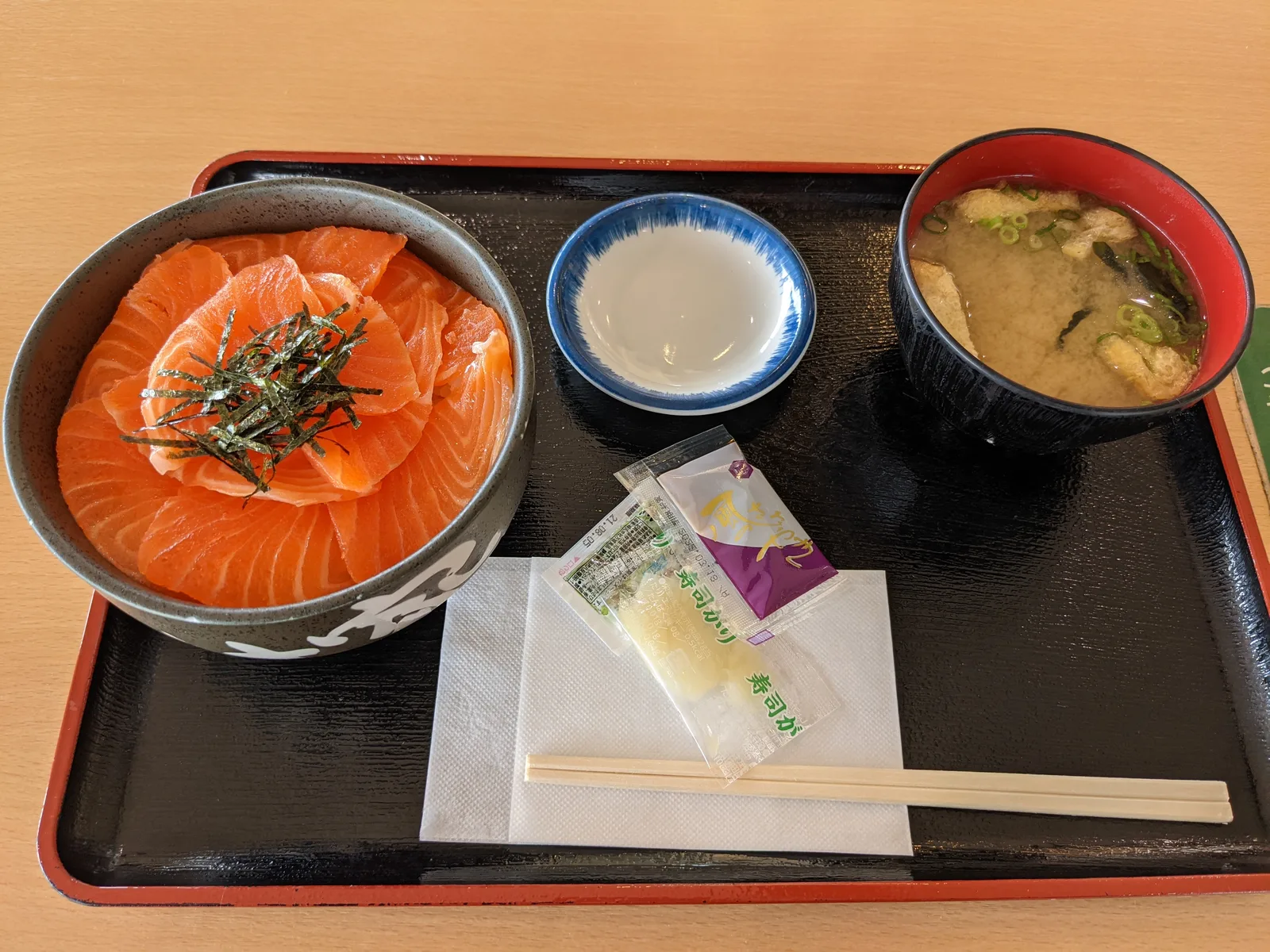 紅富士サーモン丼