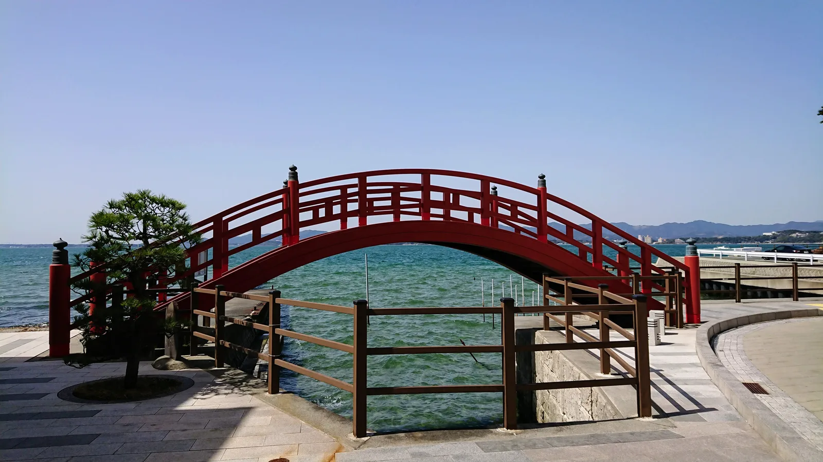 赤い志ぶき橋