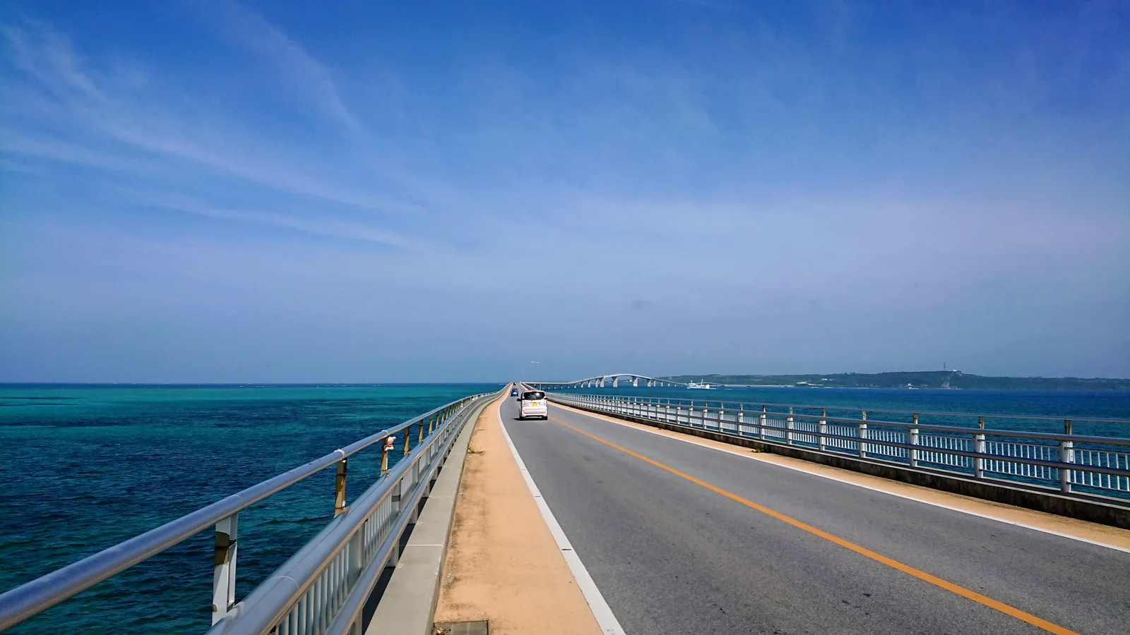 伊良部大橋の道路