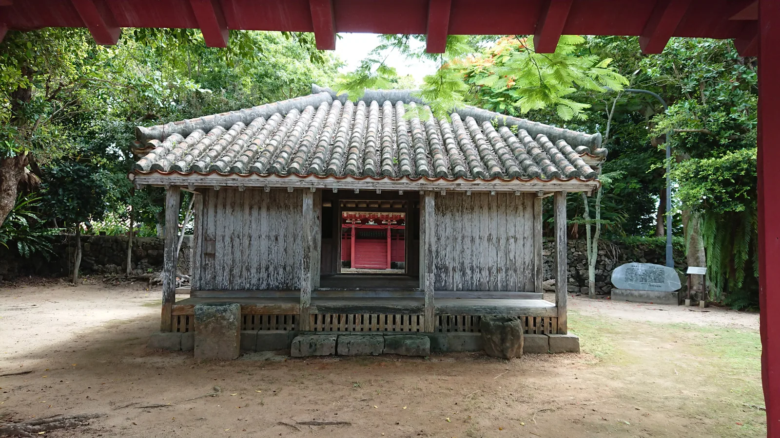 八重山権現堂の拝殿