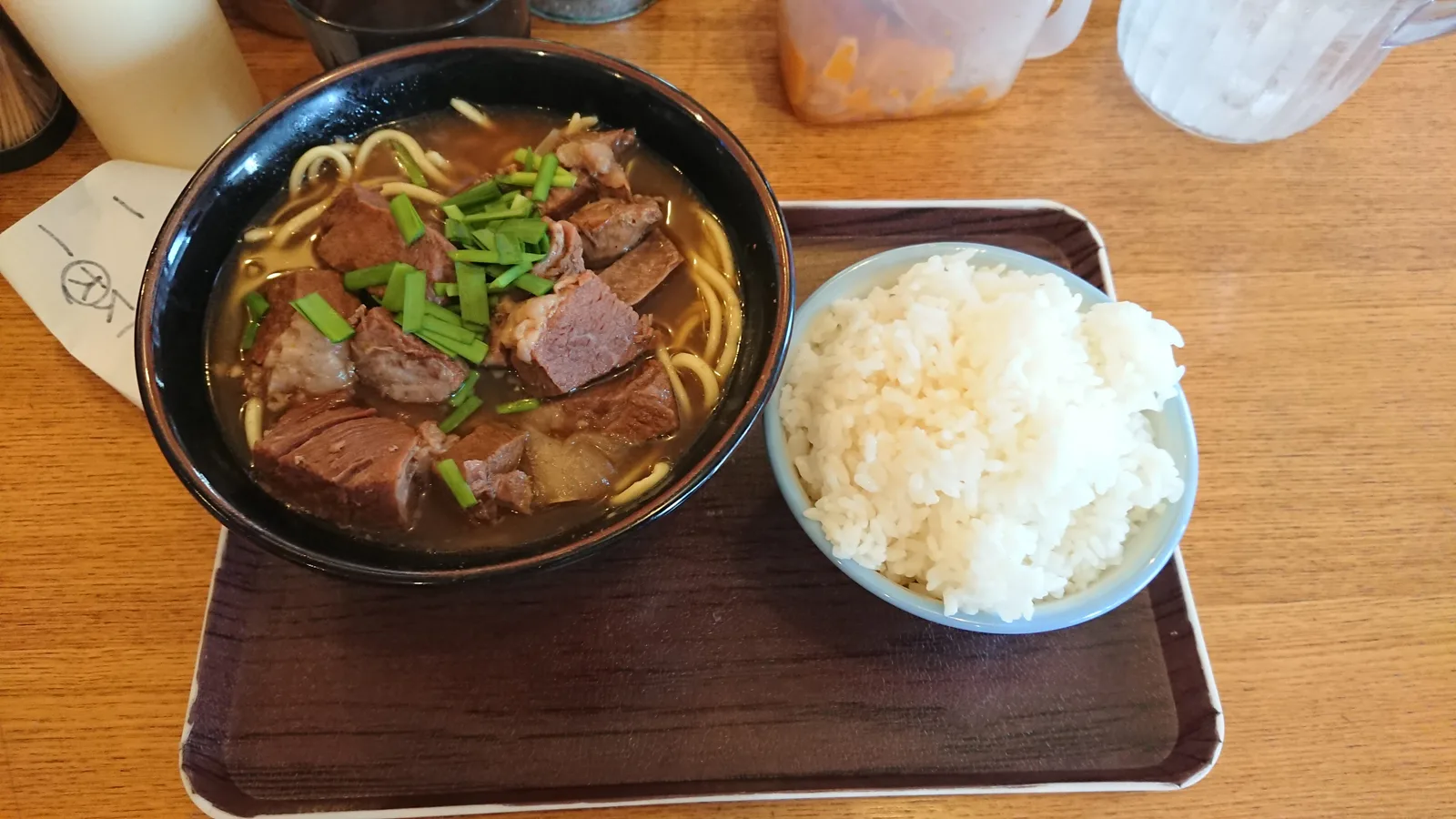 牛肉が載る牛そば