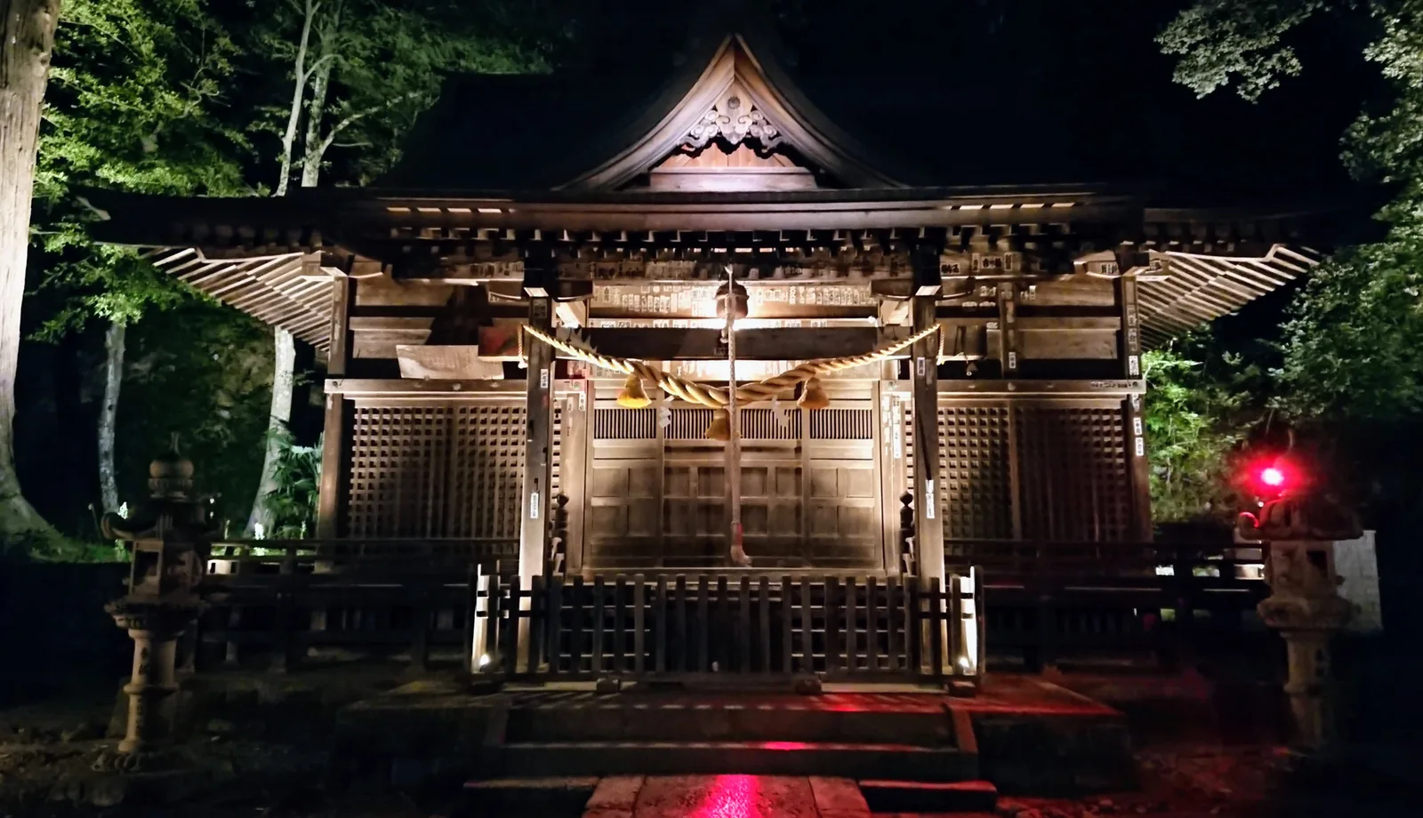 夜の日枝神社社殿