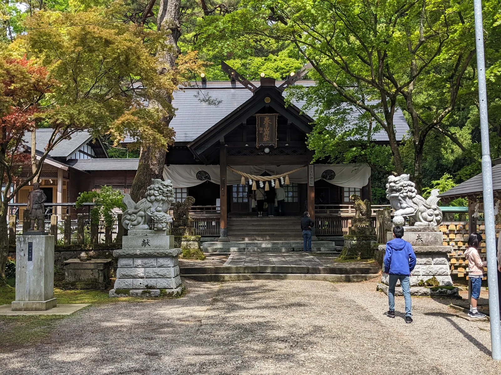 春日山神社の社殿