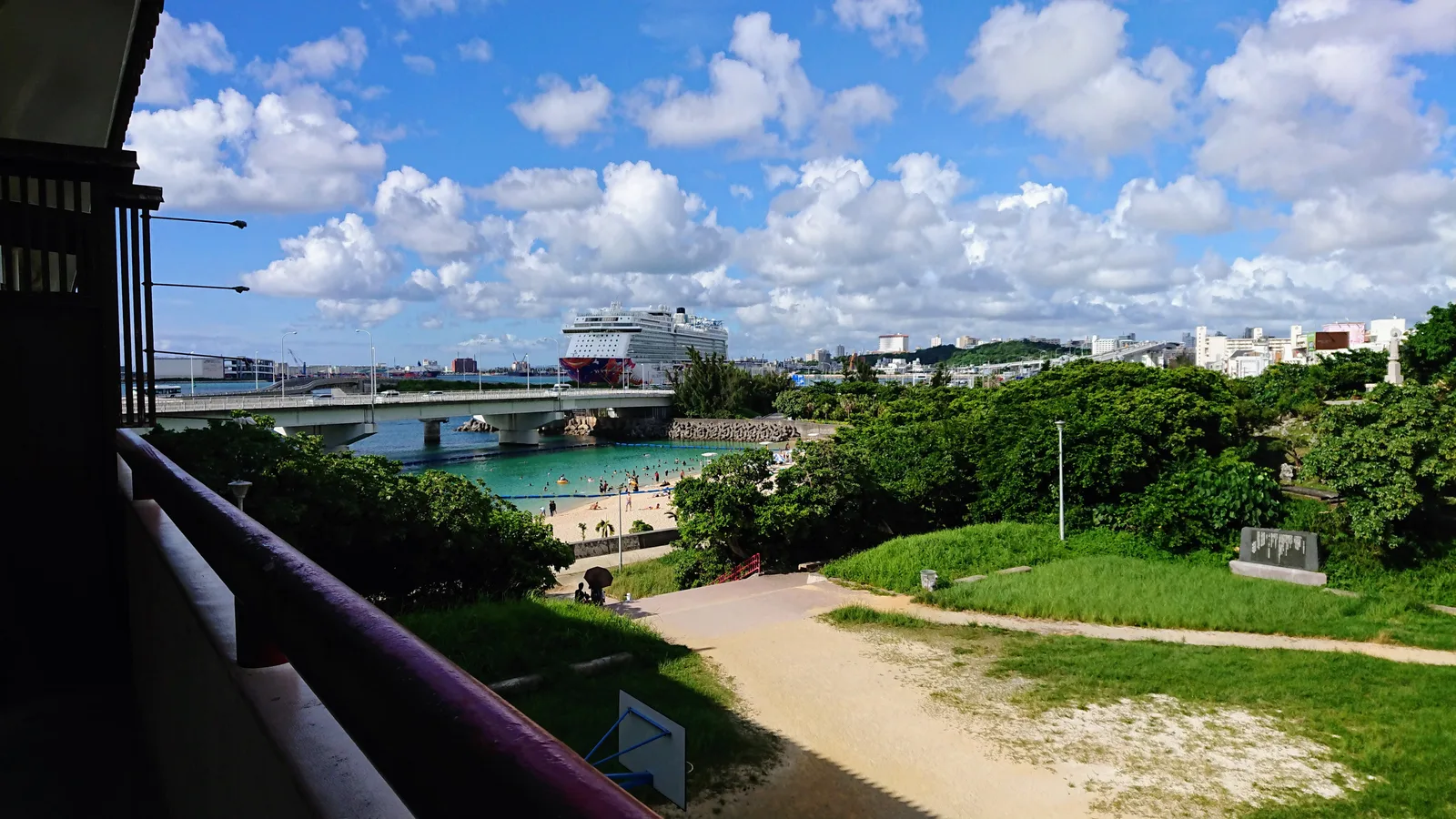 波の上ビーチと港