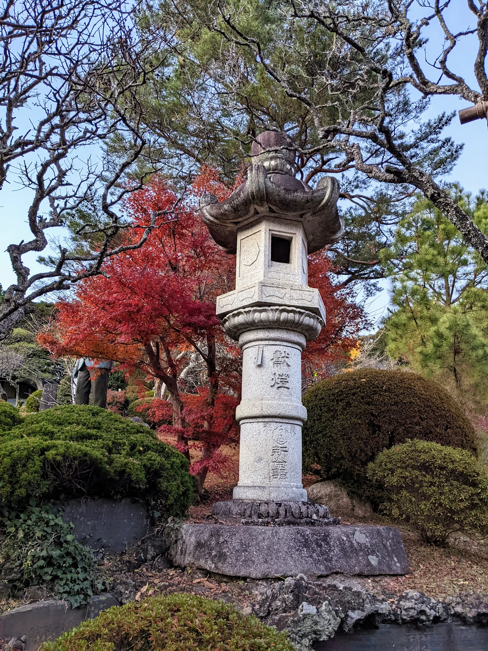 庭園の石灯籠