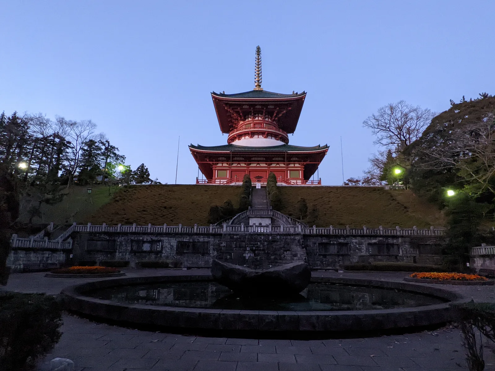 夕暮れの平和大塔
