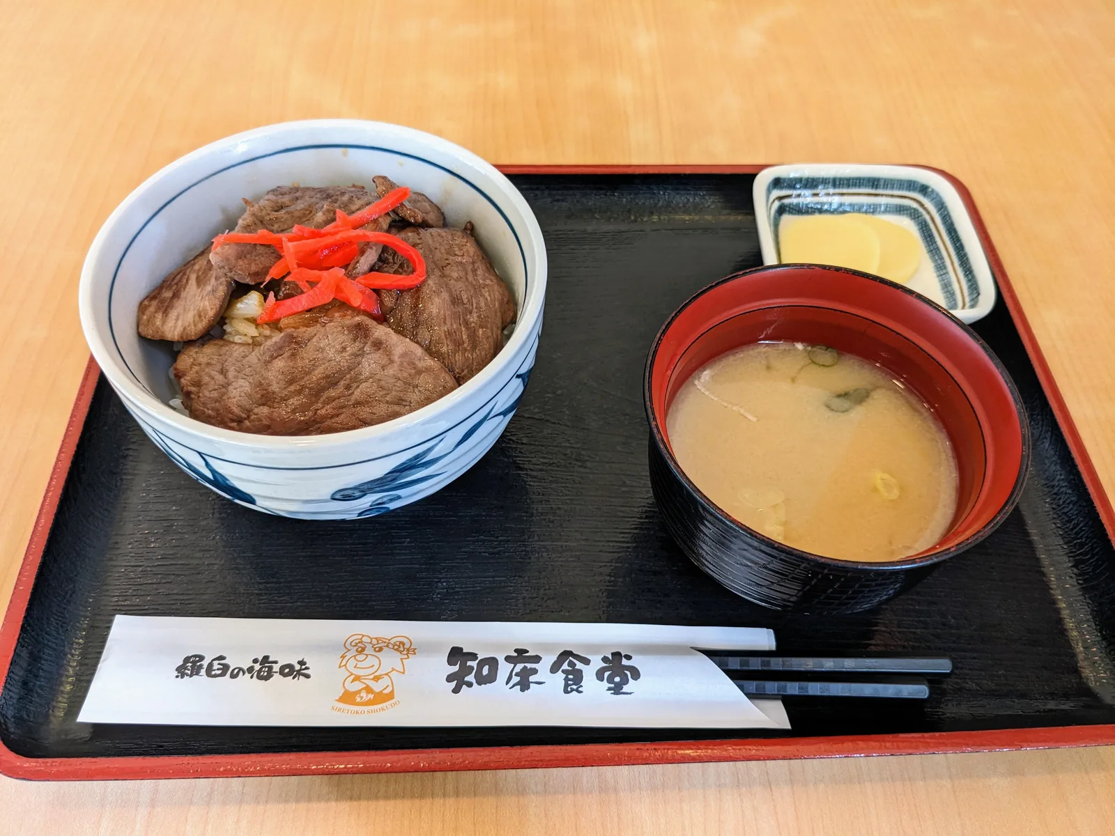 知床食堂の鹿肉丼