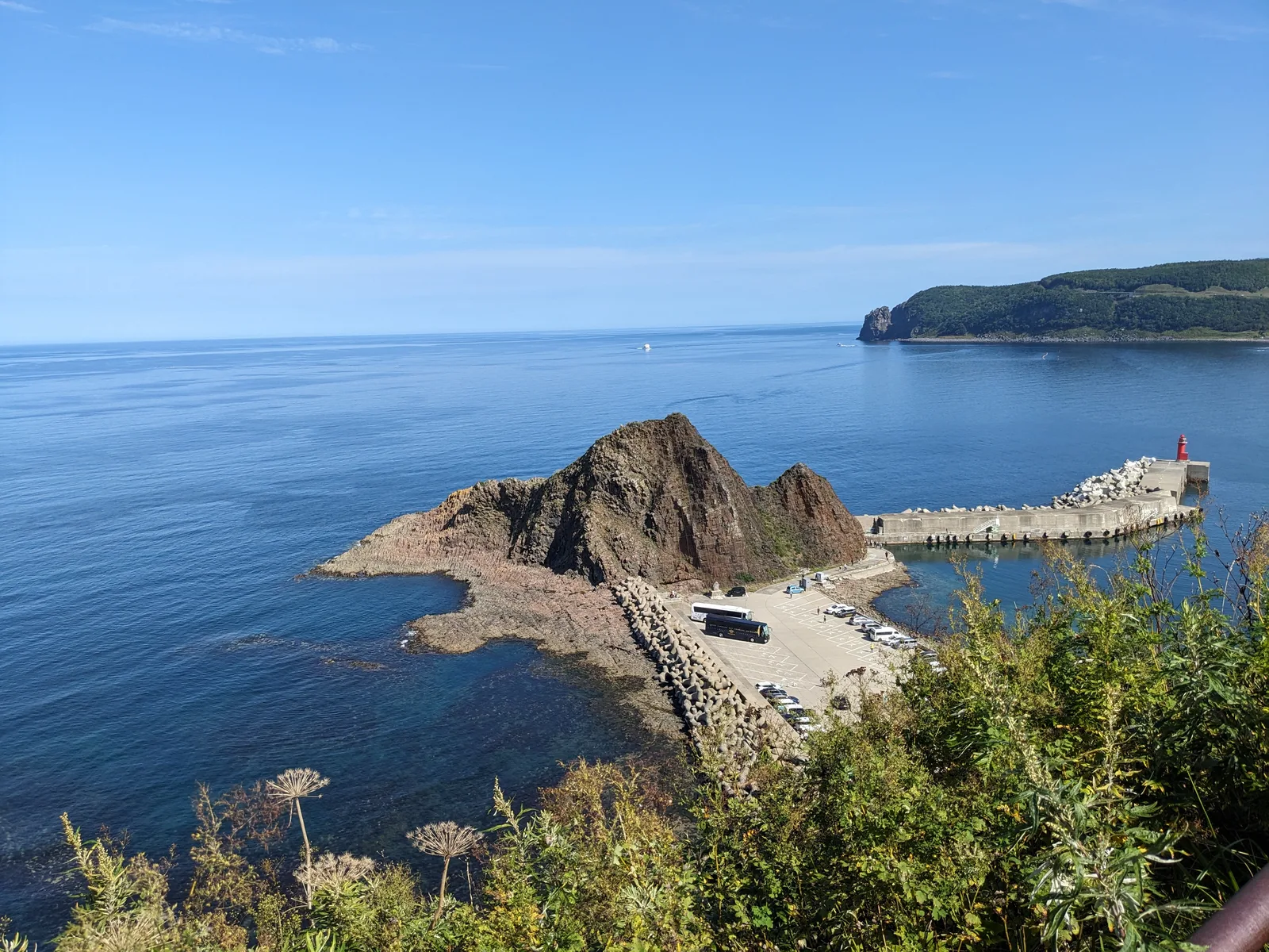 三角岩とウトロ港