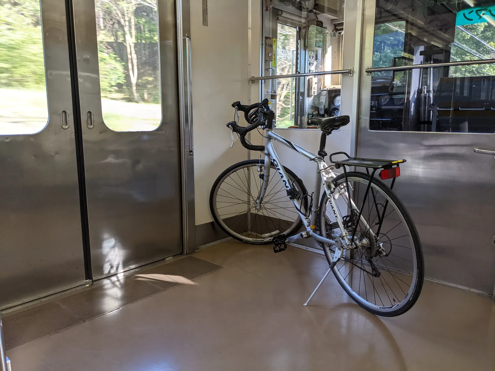 車内のサイクルトレイン