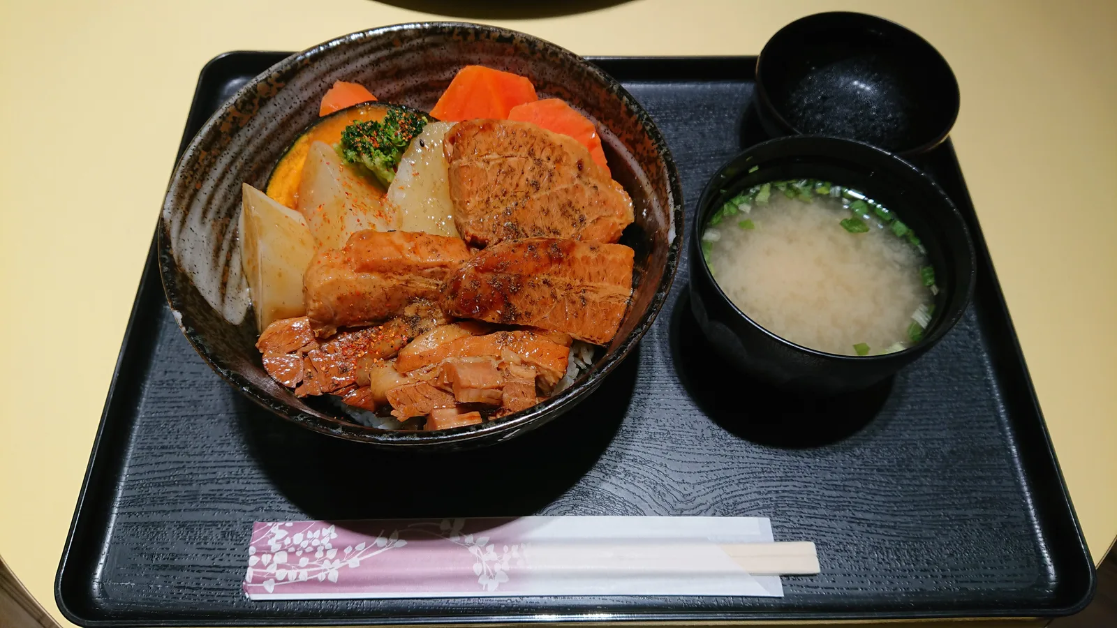 豚のソテー丼