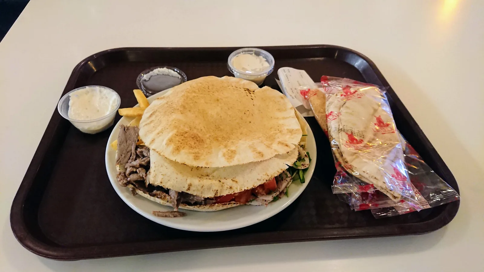 肉と野菜のシャワルマ