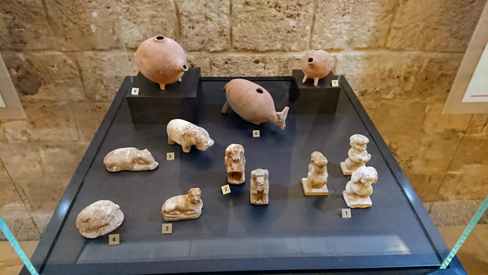 城塞内の出土品展示