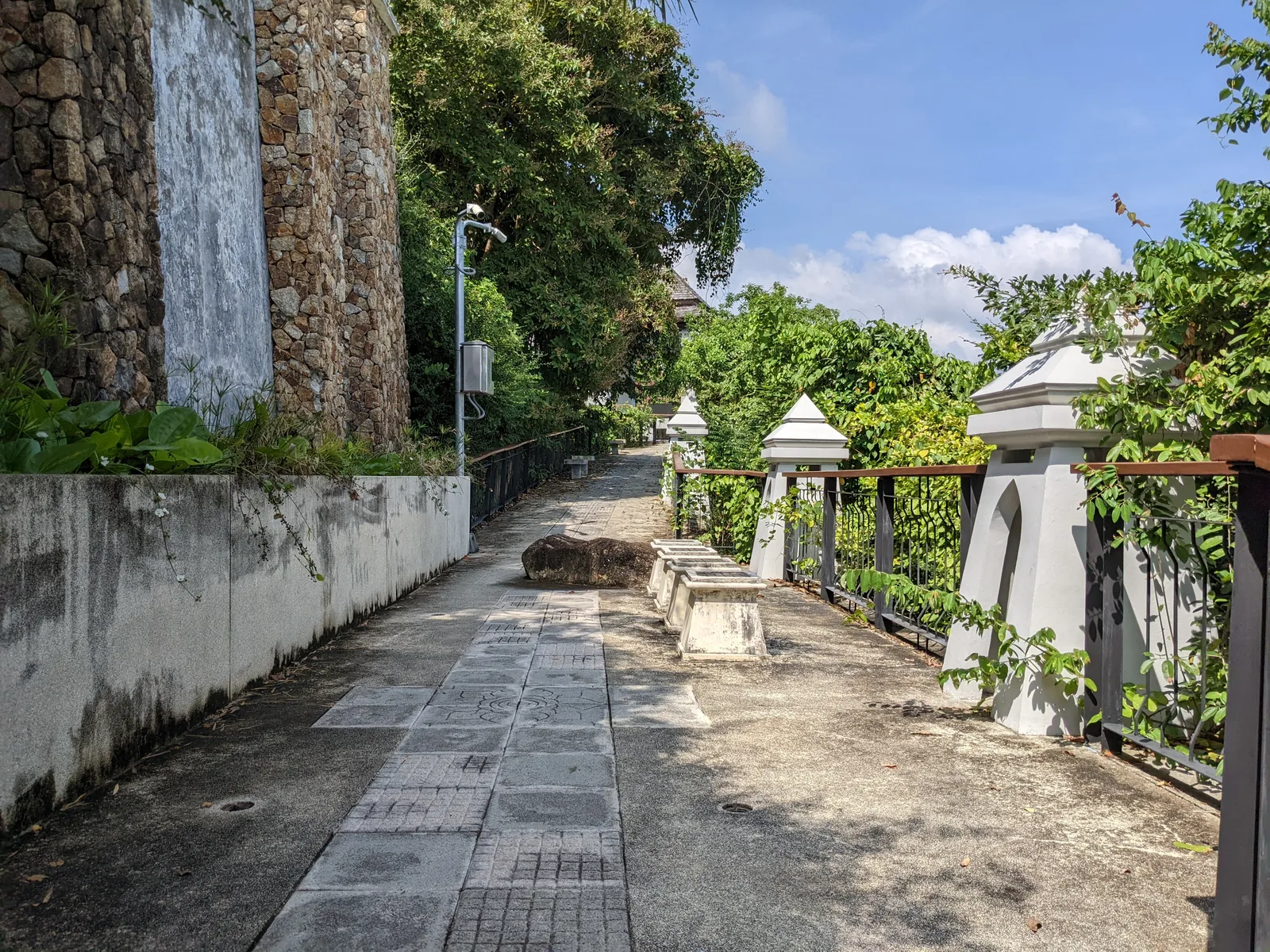 海辺へ続く通路