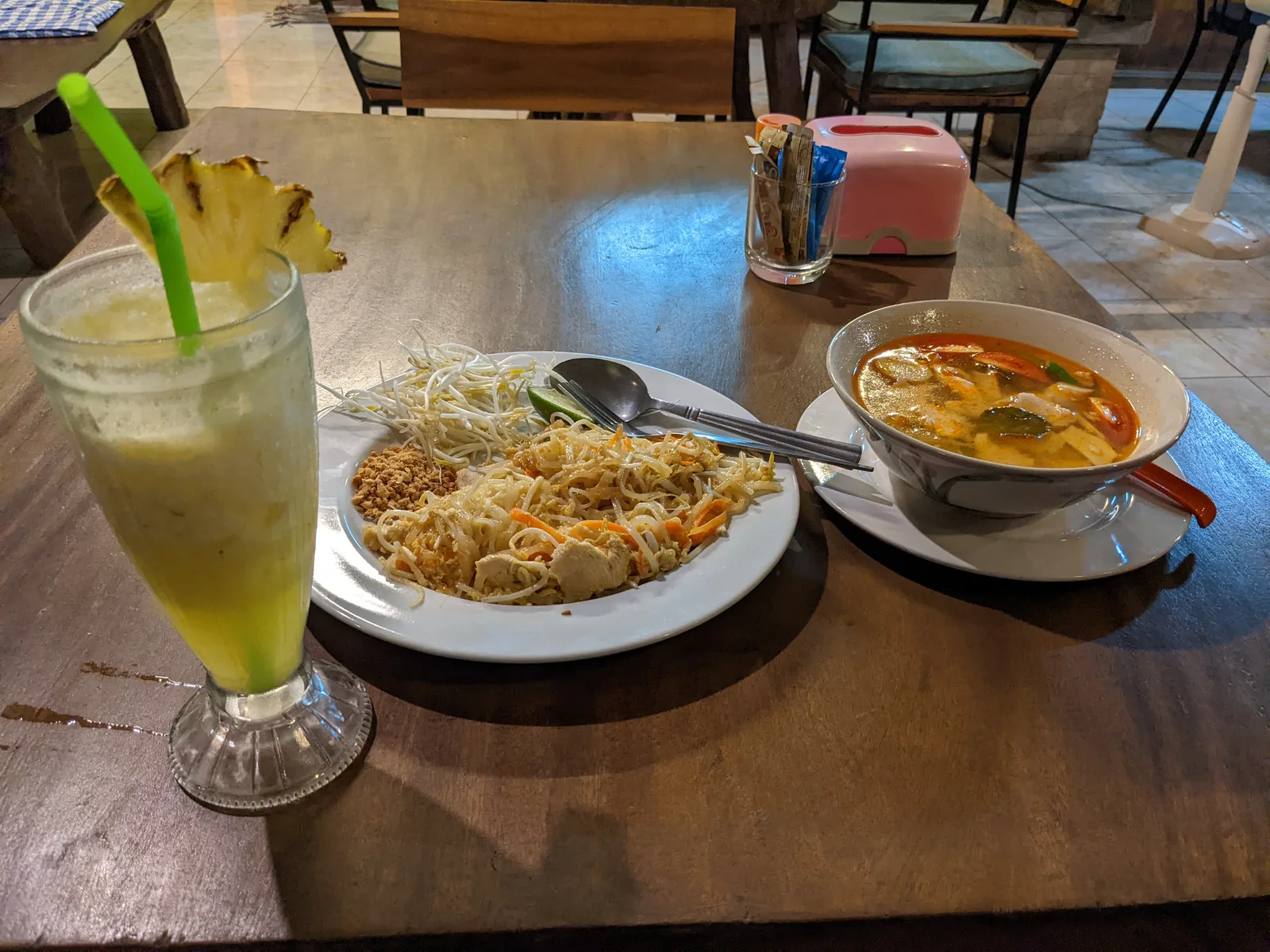 スムージーとタイ料理