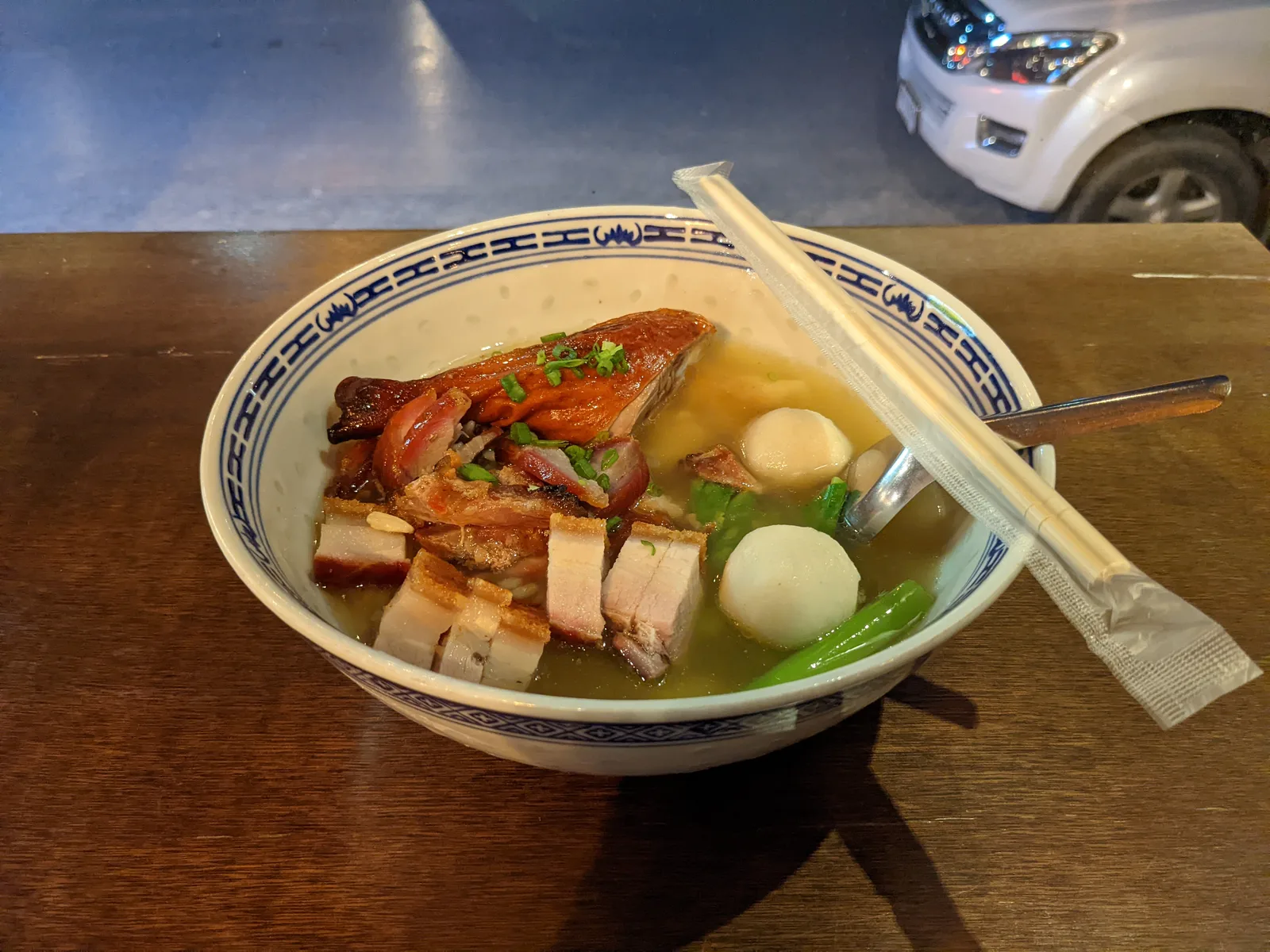 鴨肉入り麺料理