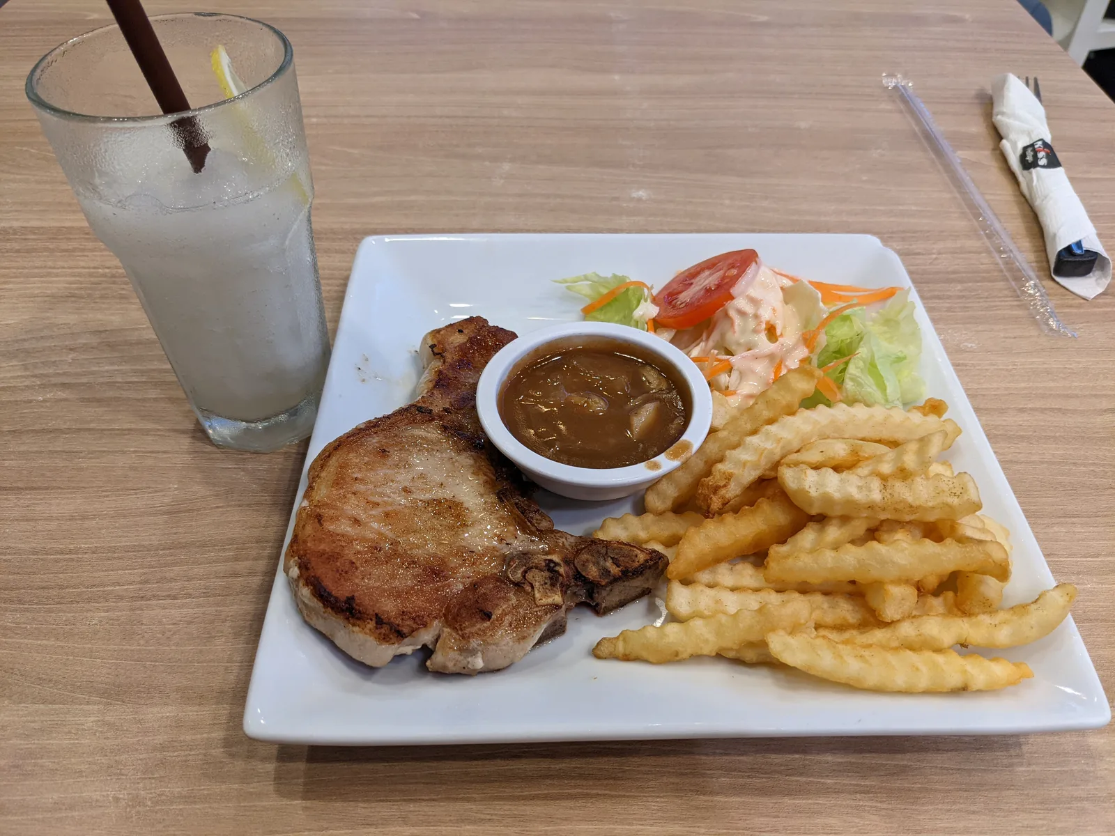 ステーキとフライドポテト