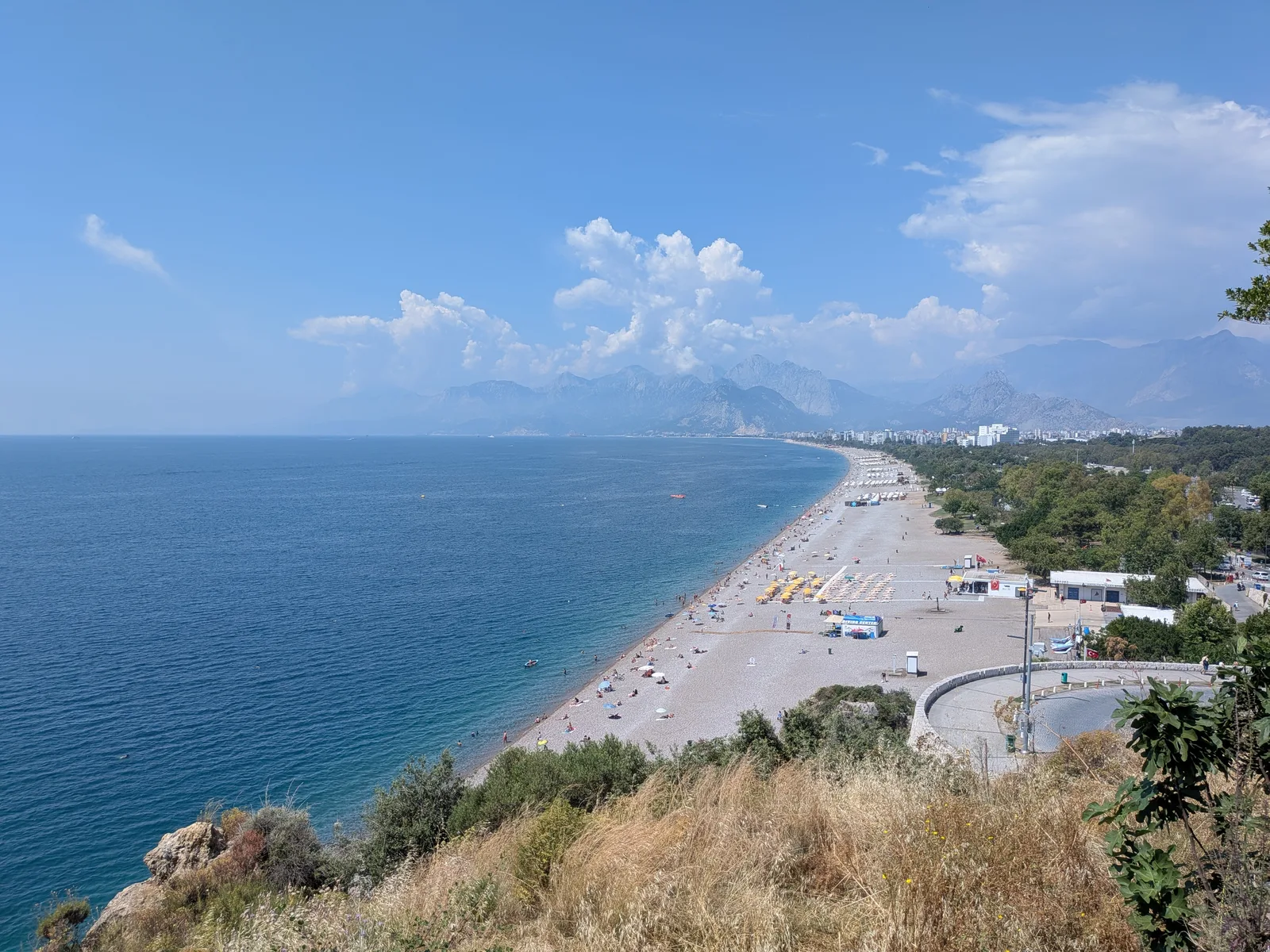 コンヤアルトゥ海岸の風景