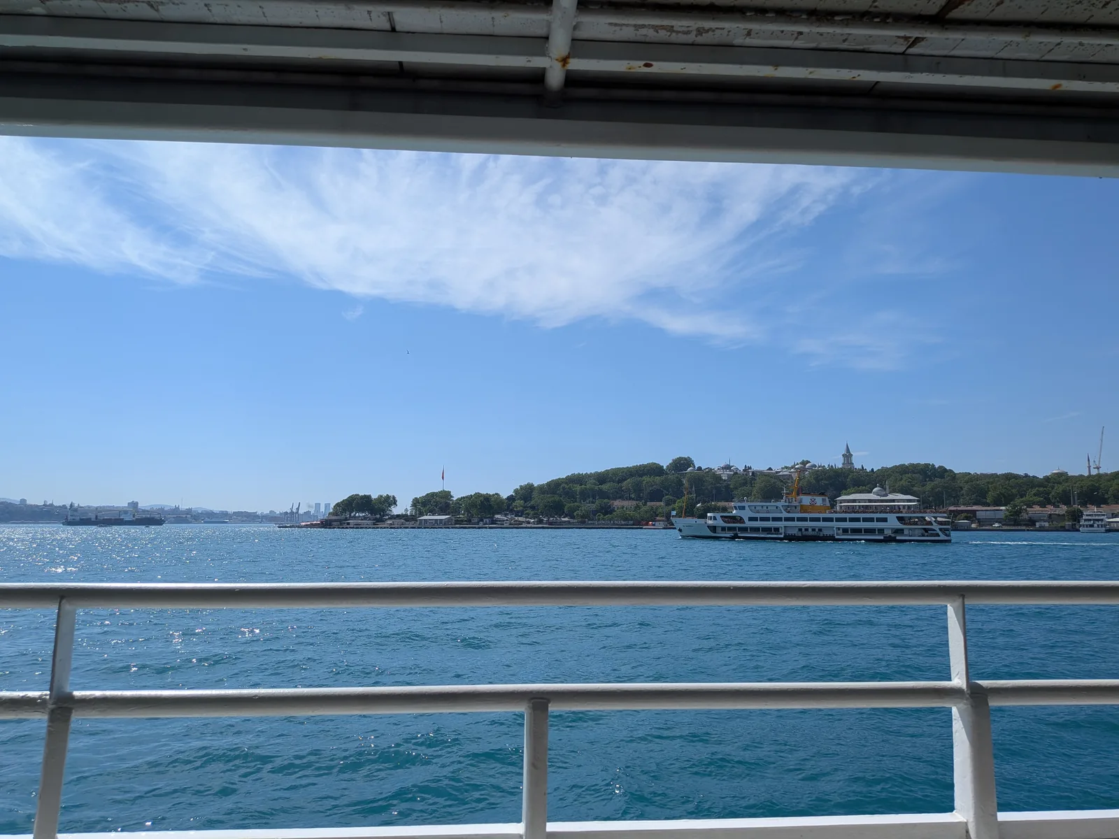 フェリーからの海と空